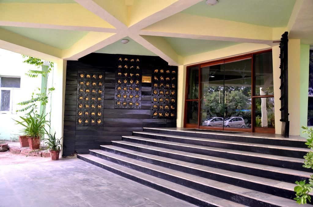 Hotel Bharatpur Ashok Exterior foto